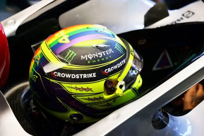Lewis_Hamilton_helm