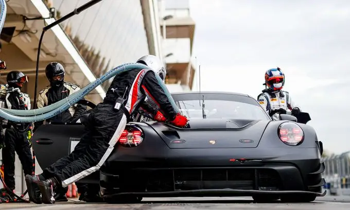 Porsche_911_GT3_2022-4