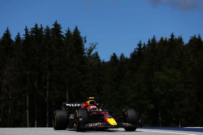Sergio_Perez_actie_front_GP_Oostenrijk