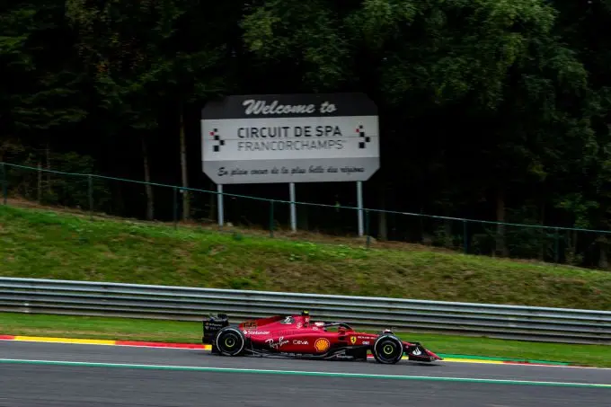 Ferrari_passeert_Spa_Francorchamps