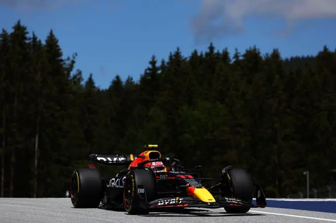 Sergio_Perez_rukt_op_actie