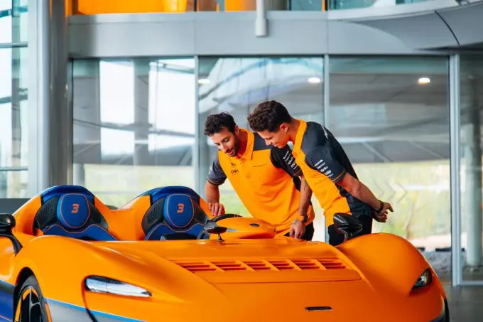 Mclaren_Elva_and_F1 Ricciardo and Norris