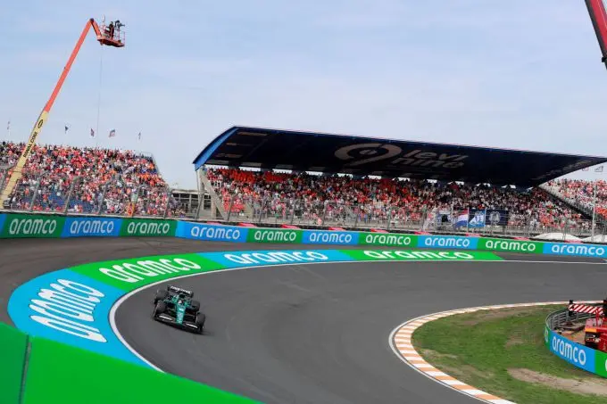 Aston Martin weg omhoog Zandvoort Hunserug