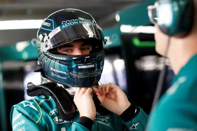 Lance_Stroll_portret_met_helm_medium_GP2207