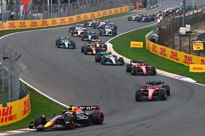 Max Verstappen aan de leiding