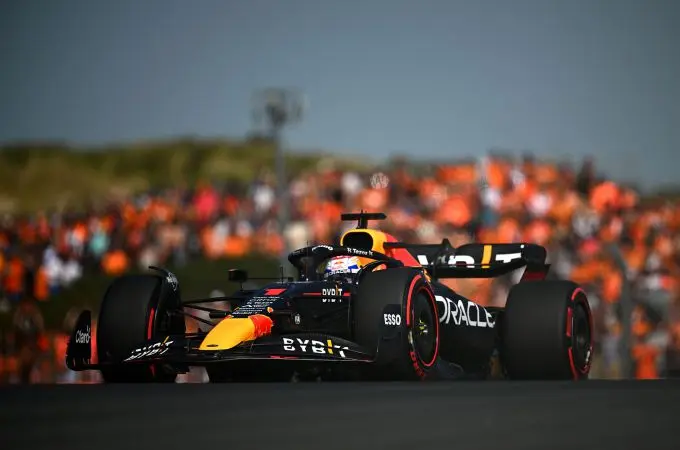 Max_Verstappen_actie_front_Zandvoort