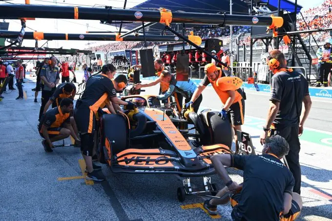 Heineken F1 Dutch GP 2022 McLaren_Daniel_Ricciardo_pits