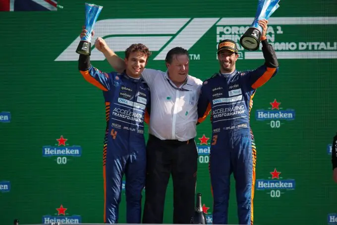 McLaren_vlnr_Lando_Norris_Zak_Brown_Daniel_Ricciardo_podium_2021ItalianGrandPrix