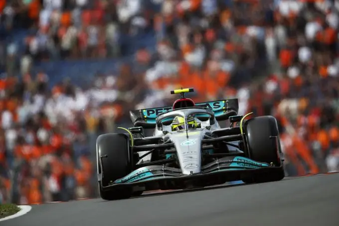 Mercedes_orange_army Hamilton GP Nederland 2022