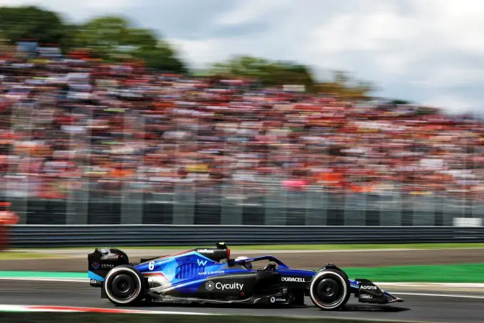 Nicholas_Latifi_F1_Williams_actie_GP_Italy_2022