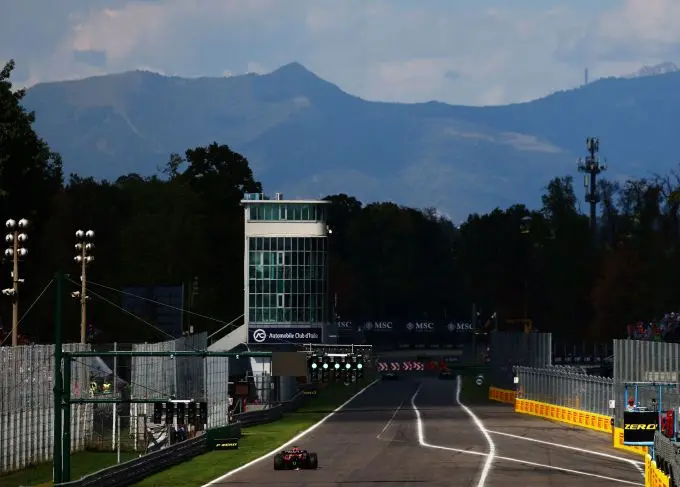 Verstappen_rechte_eind_Monza F! Red Bull