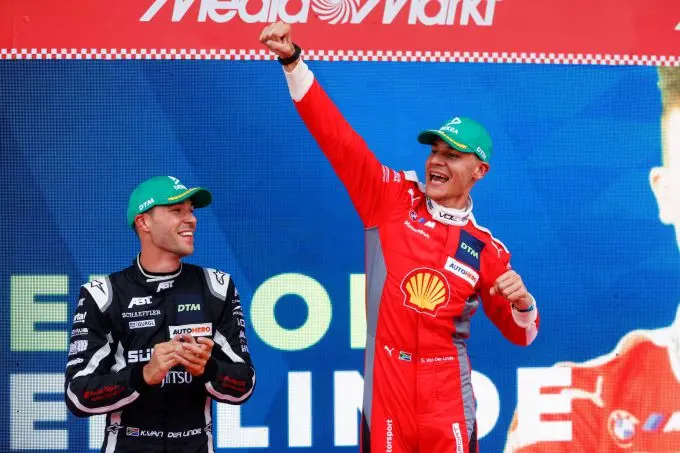 Sheldon van der Linde DTM kampioen 2022 met Schubert BMW 3