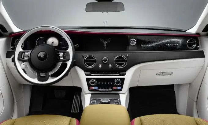Rolls-Royce Spectre-coupé 100% elektrisch foto 8
