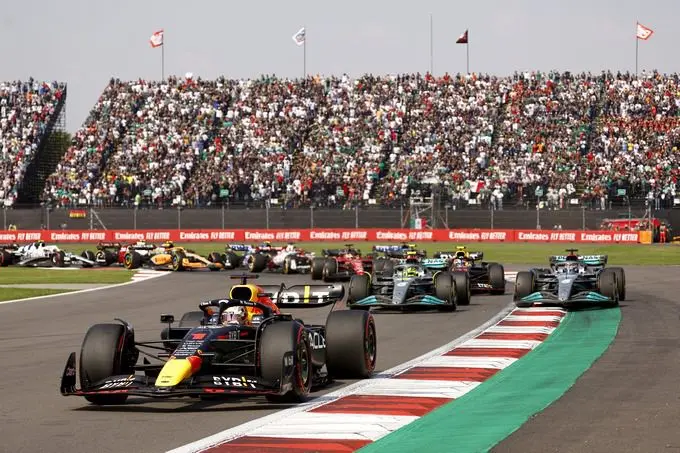 Max Verstappen in the lead F1 Mexico
