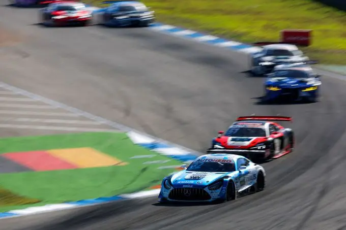 DTM Hockenheimring powered by AUDI Zondag Mercedes voor Audi voor BMW
