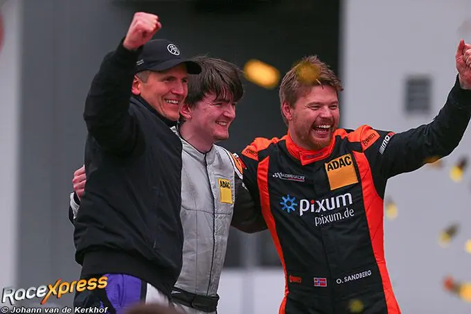 Blijdschap bij het Team Adrenalin Motorsport Team Alzner Automotive