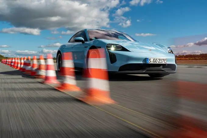 Nieuwe mijlpalen voor Porsche Taycan Autobild duurtest
