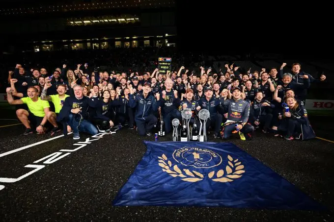 Max_Verstappen_en_Red_Bull-team_World_Champion_2022 teamfoto
