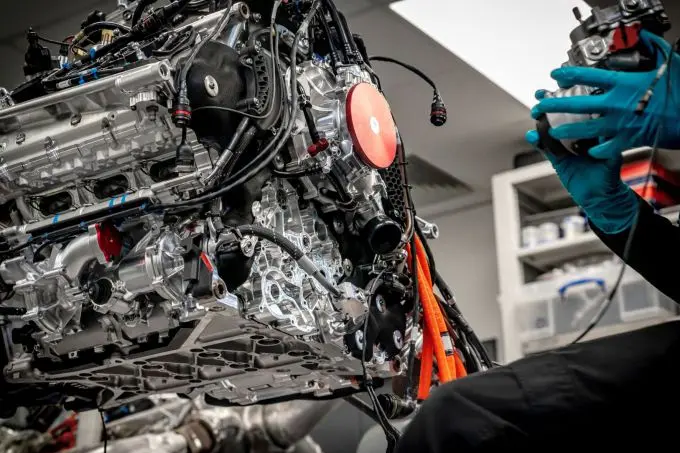 Mercedes_Project_ONE_hypercar 5