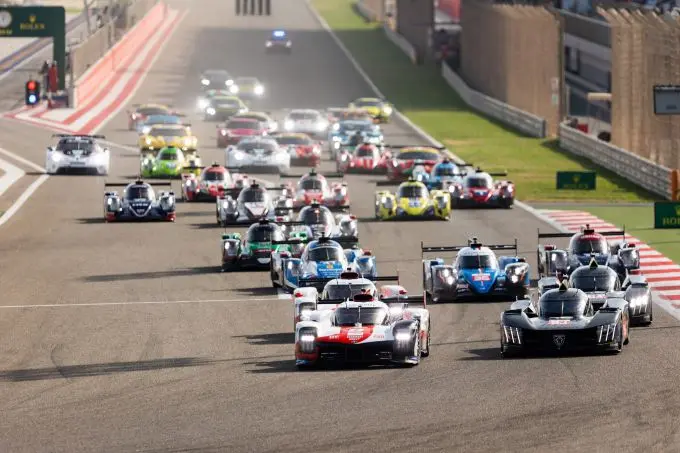 Peugeot 9X8 WEC start