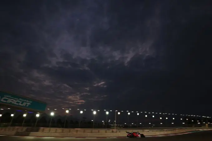 Gulf_12_Hours_sfeer_nacht