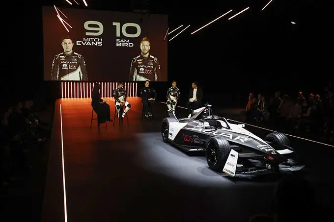 Jaguar I-type 6