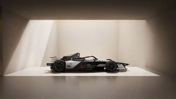 Jaguar I-type 6
