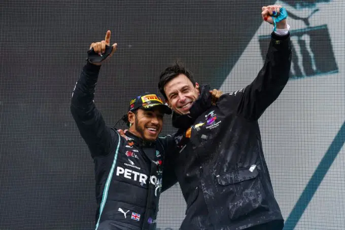 Lewis_Hamilton_2021_Toto_Wolff