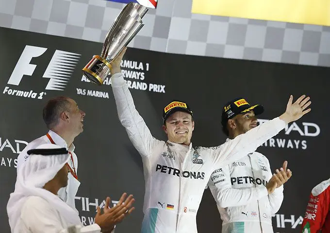 Nico Rosberg verslaat Lewis Hamilton F1 Mercedes 2016