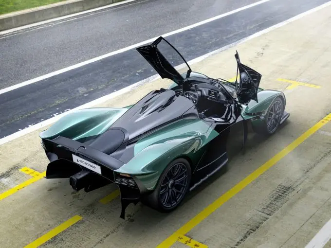 Aston Martin Valkyrie 11