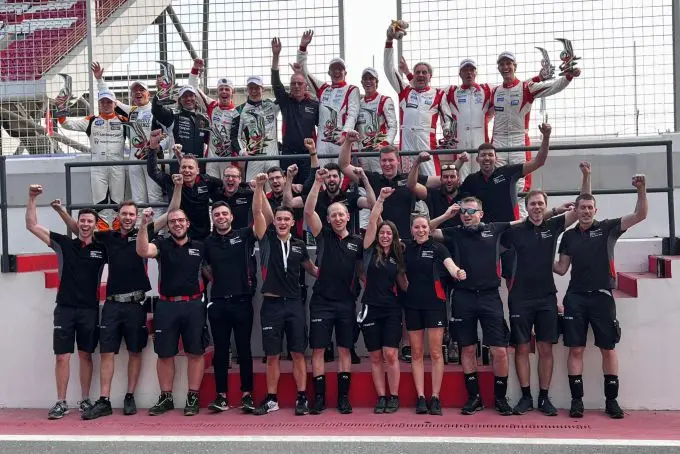 24H Dubai 2023 FACH Auto crew
