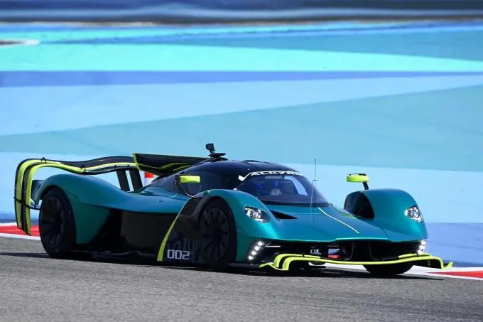 Aston Martin Valkyrie 15