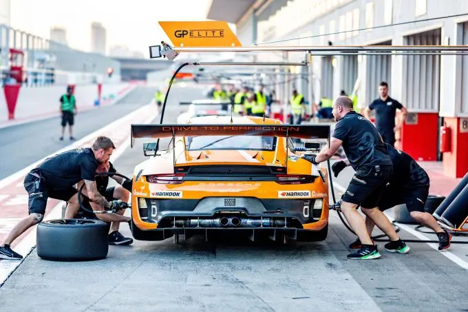 24H of Dubai 2023 Team GP Elite Porsche GT3 R Nr32 Lucas Groeneveld Jesse en Daan van Kuijk en Thierry Vermeulen foto 4