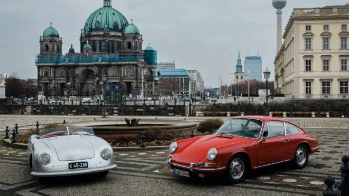 Porsche_Driven_by_dreams_4