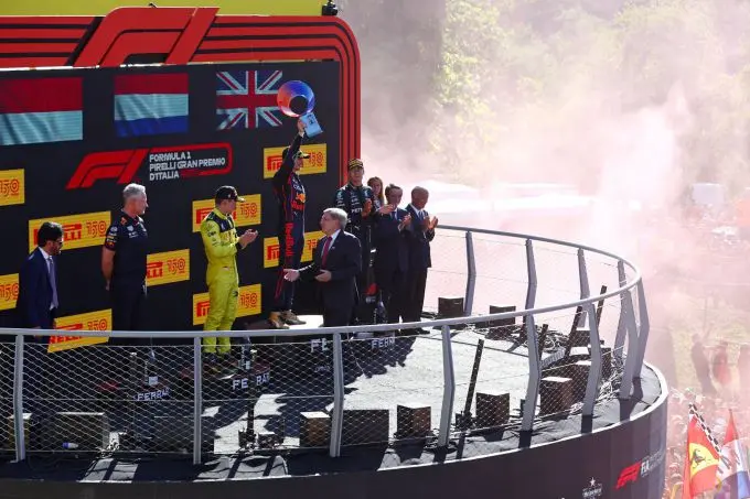 Verstappen_winnaar_Leclerc_P2_podium_GP_Italie_2022