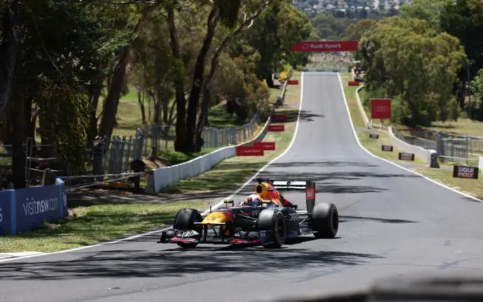 Bathurst 12H Red Bull RB7 demo Liam Lawson foto 2