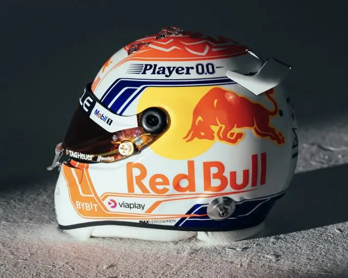 4_Max_Verstappen_helm_2023