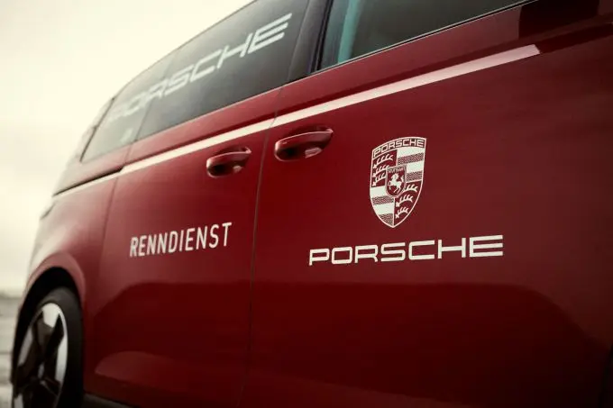 Volkswagen ID. Buzz en de Porsche Renndienst Volkswagen-bus foto 5