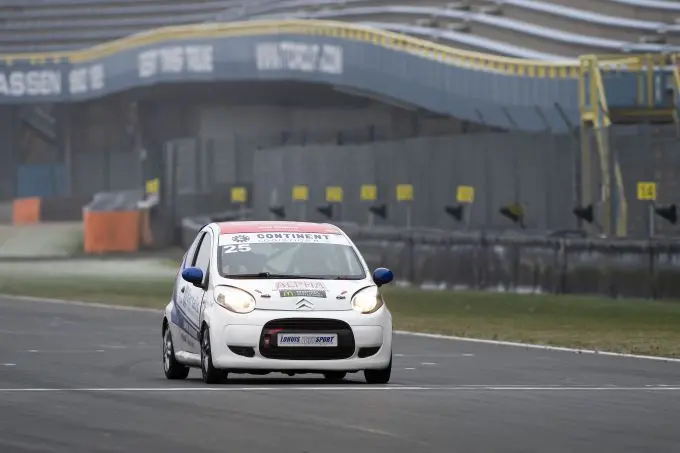 Lukas Stiefelhagen in actie op TT Circuit Assen C1