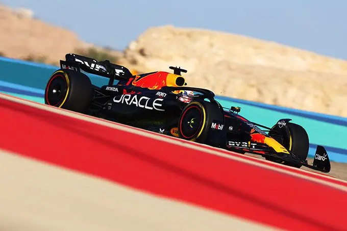 Max_Verstappen_Sakhir_230223_actie_track