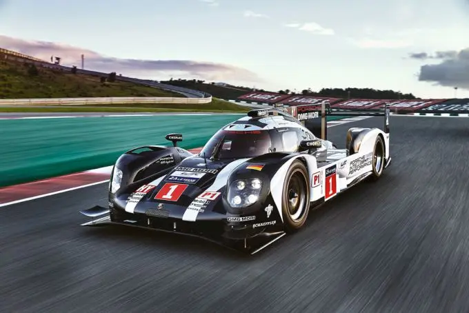 Mark Webber Tasmanië Porsche Taycan Cross Turismo foto 11