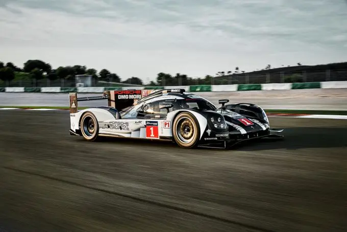 Mark Webber Tasmanië Porsche Taycan Cross Turismo foto 12