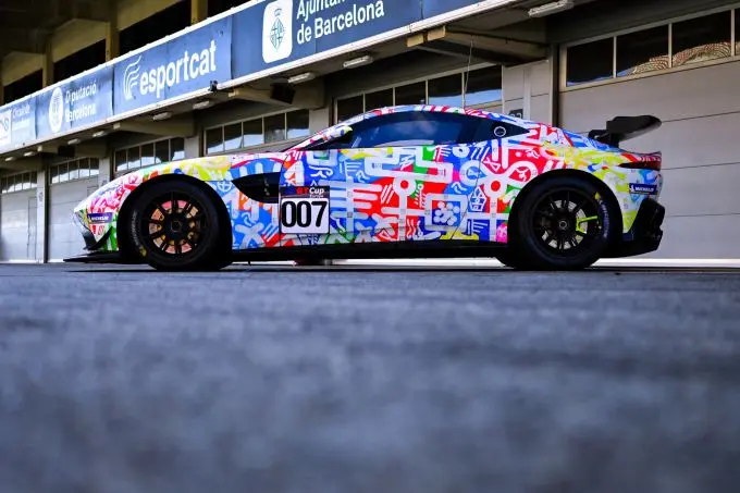 Aston Martin Vantage AMR GT4 Art Car The Power of Language foto 6