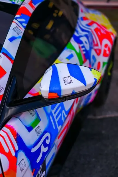 Aston Martin Vantage AMR GT4 Art Car The Power of Language foto 7