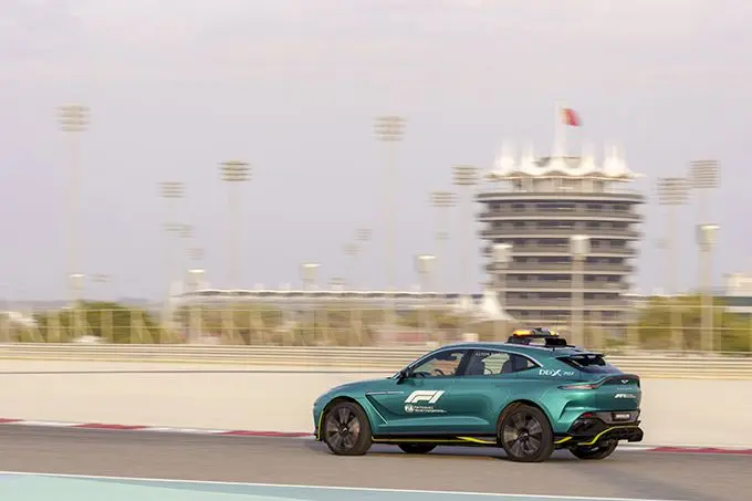 Aston Martin DBX707