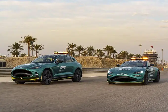 Aston Martin DBX707
