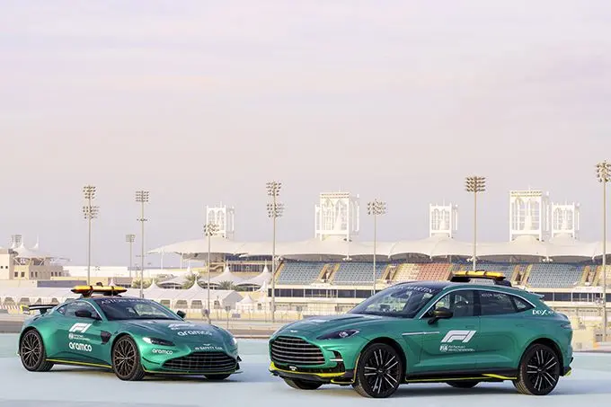 Aston Martin DBX707