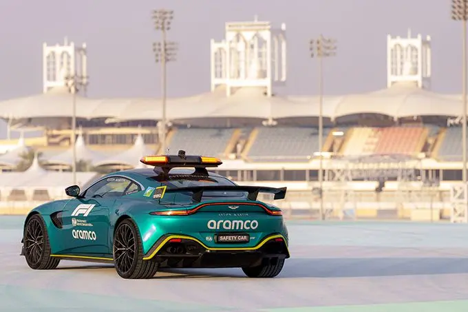 Aston Martin DBX707