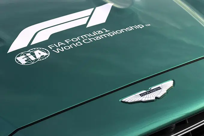 Aston Martin DBX707