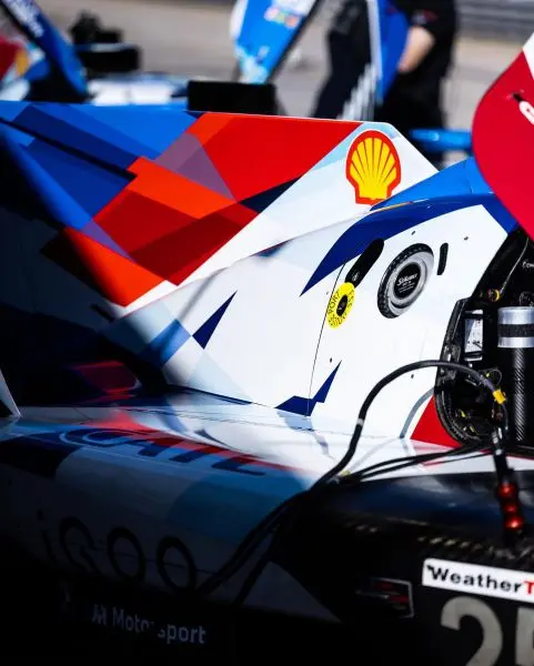 BMW M Hybrid V8 Twelve Hours of Sebring 2023 foto M-design